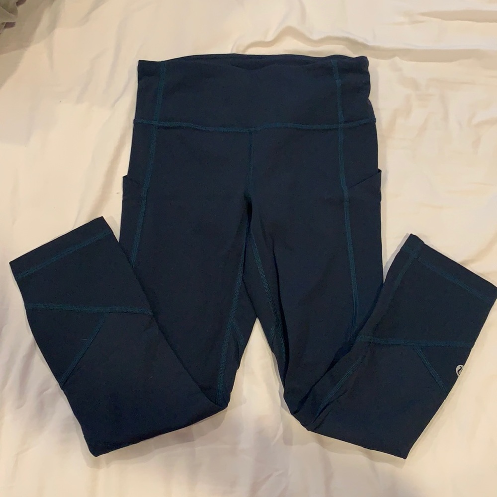 Lululemon. Size 2. NEVER WORN.